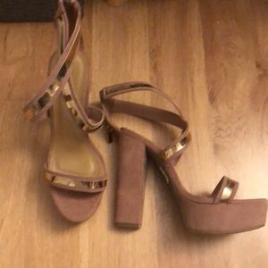 Really pretty light pink high heels